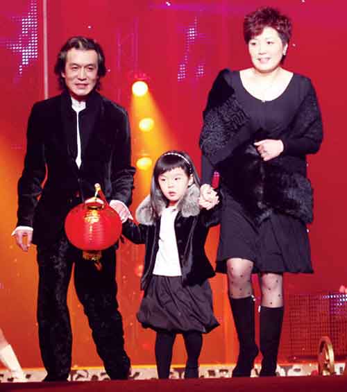 哈文微博曬李詠19歲青春靚照 網友贊英俊神似費翔