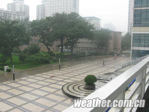 北京8日白天陰天間多云有雷雨 注意防雨