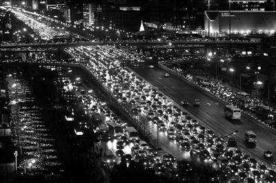 北京將評估分時分區(qū)單雙號限行 推進錯時上下班