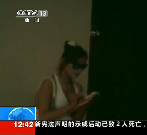 警察假扮嫖客與賣淫女周旋 摧毀招嫖團伙