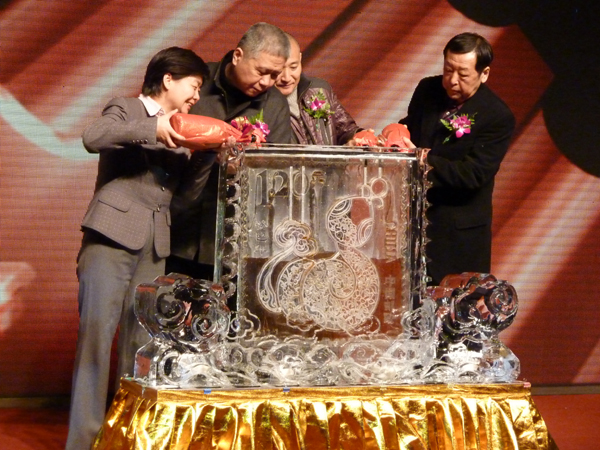 《癸巳年》郵票金銀磚與生肖蛇票同步發行