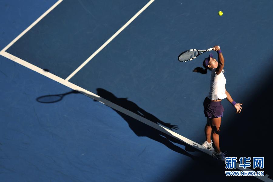 李娜2-0橫掃對手晉級澳網(wǎng)八強 心情大好笑對記者