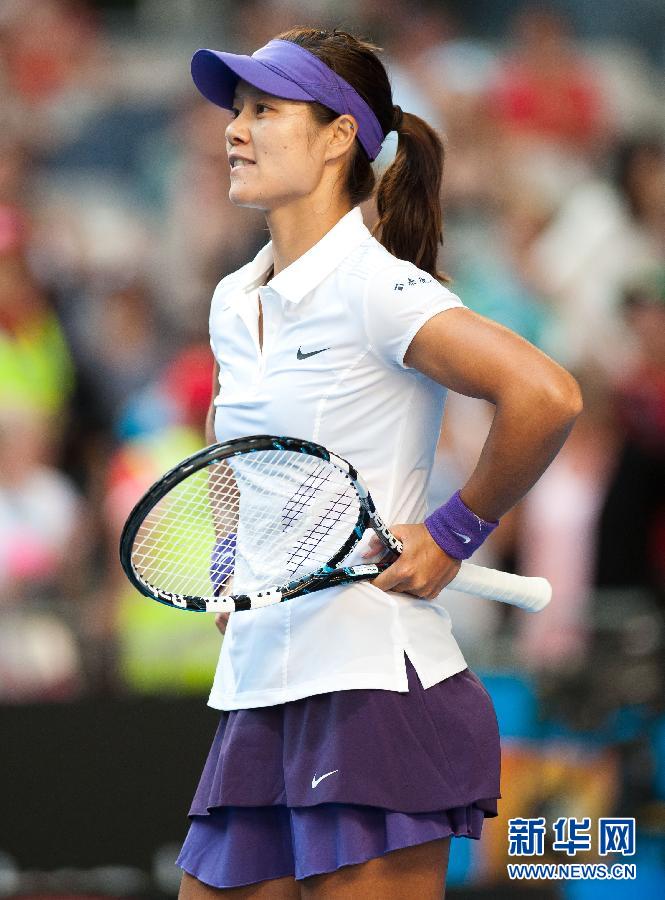 李娜2-0橫掃對手晉級澳網(wǎng)八強 心情大好笑對記者