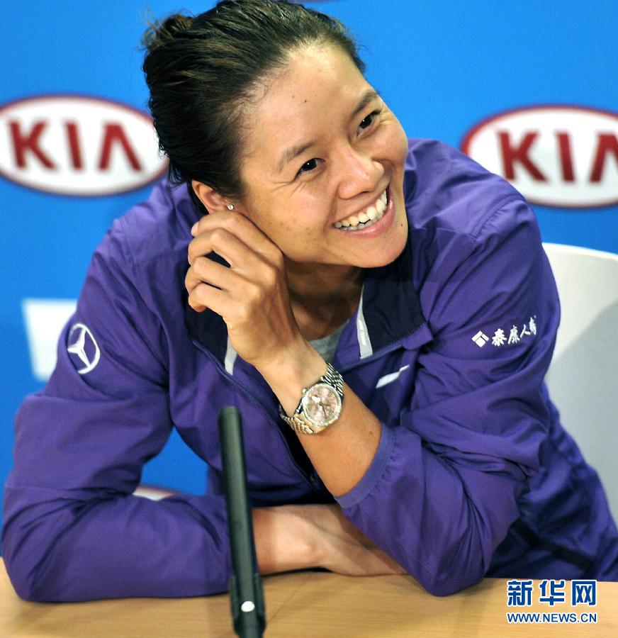 李娜2-0橫掃對(duì)手晉級(jí)澳網(wǎng)八強(qiáng) 心情大好笑對(duì)記者