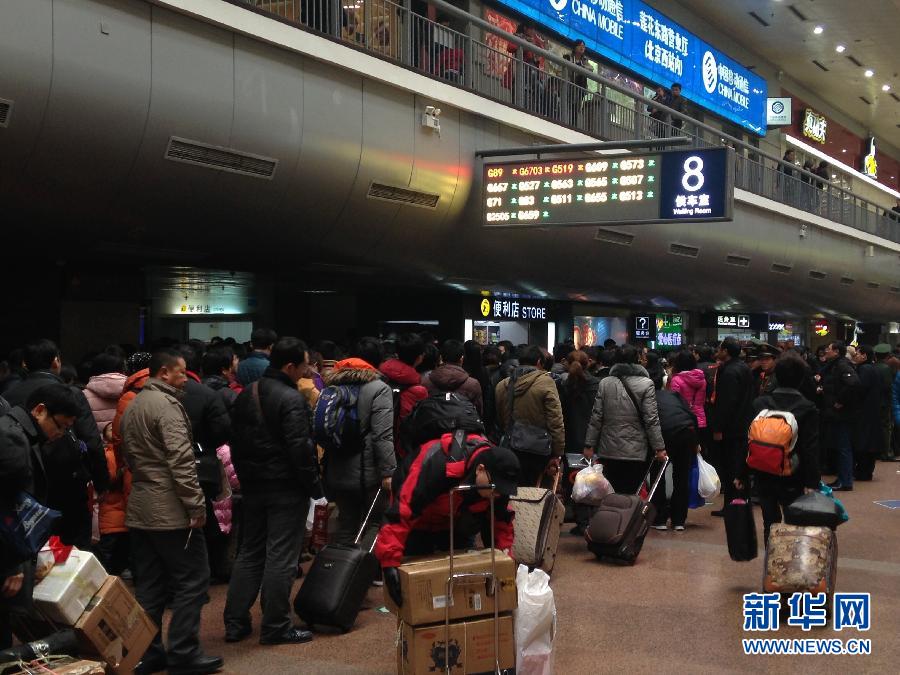 春節(jié)臨近 全國(guó)多地迎來節(jié)前春運(yùn)客流高峰