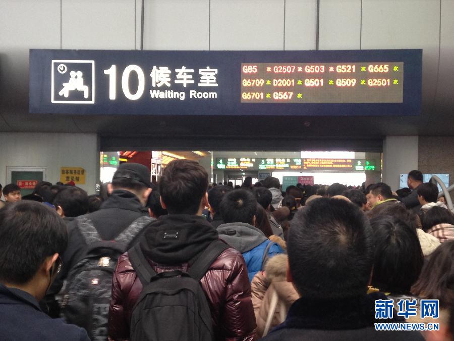 春節(jié)臨近 全國多地迎來節(jié)前春運客流高峰