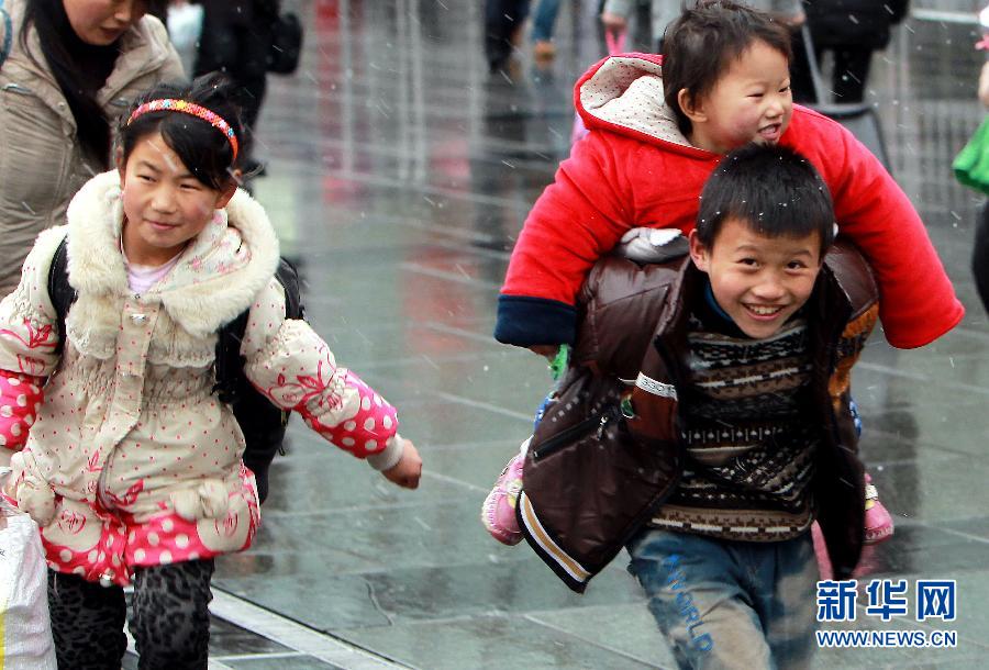 春節臨近 全國多地迎來節前春運客流高峰