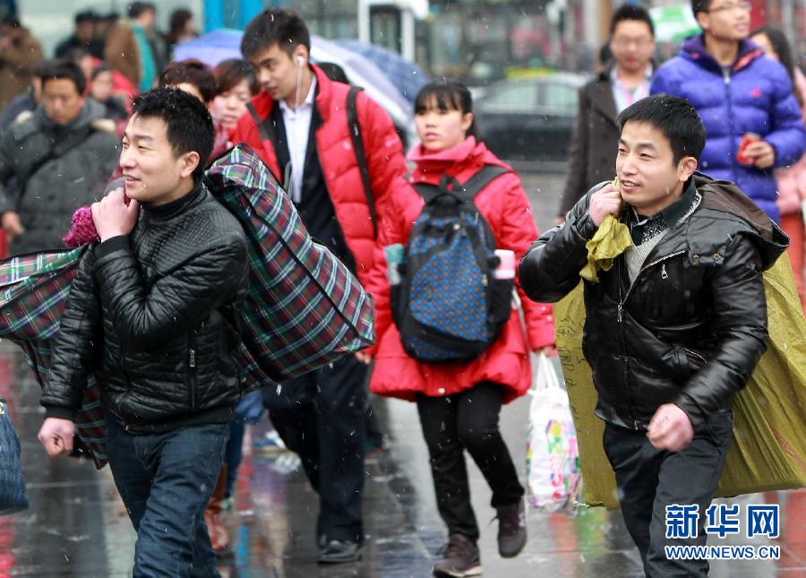 春節臨近 全國多地迎來節前春運客流高峰