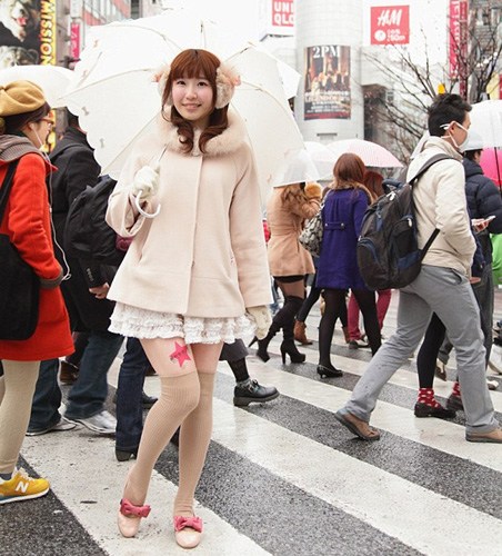 美女大腿上做廣告