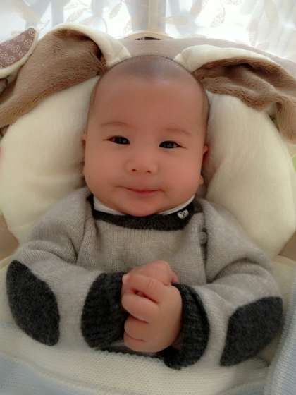 臺(tái)灣女星安雅誕下孔子79代后人 全家福曝光