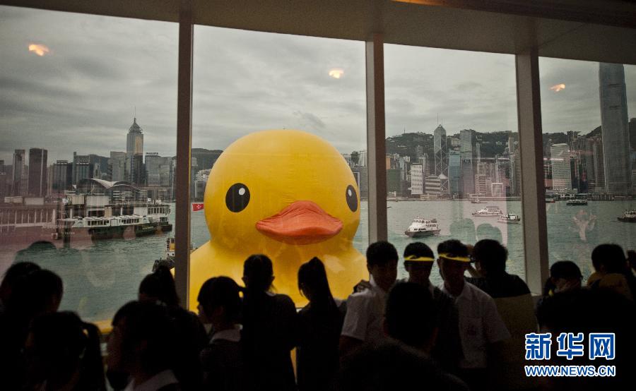 “小黃鴨”掛了 網(wǎng)友笑稱“禽流感太強(qiáng)大了”