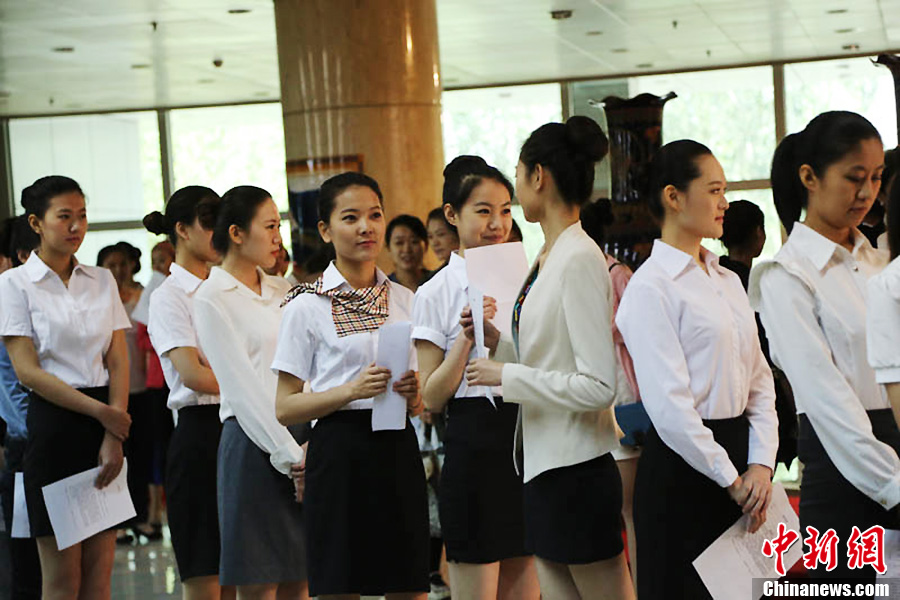 南航新疆招空姐競爭激烈 淘汰率超80%
