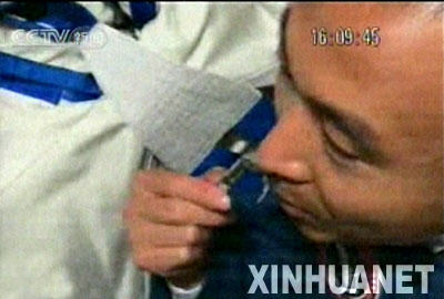 圖解航天員太空休閑生活：翻跟頭看風景騎自行車