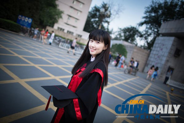 人民大學美女畢業生躥紅網絡 網友贊其為“女神”