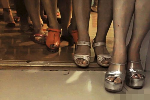 5位前男友不知誰是孩兒爸陪同人流 揭秘少女人流現場(圖)