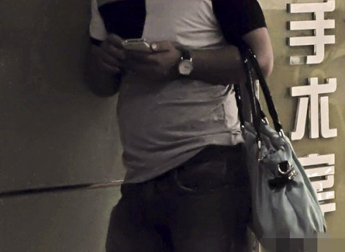 5位前男友不知誰是孩兒爸陪同人流 揭秘少女人流現場(圖)