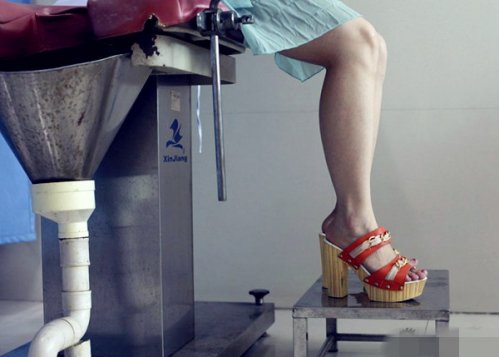 5位前男友不知誰是孩兒爸陪同人流 揭秘少女人流現(xiàn)場(圖)