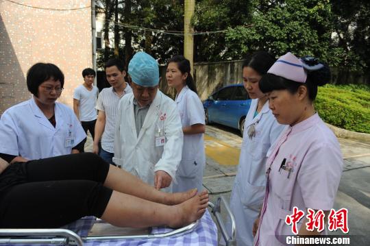 患癌軍醫扎根偏遠農村十年 當百姓“守護神”