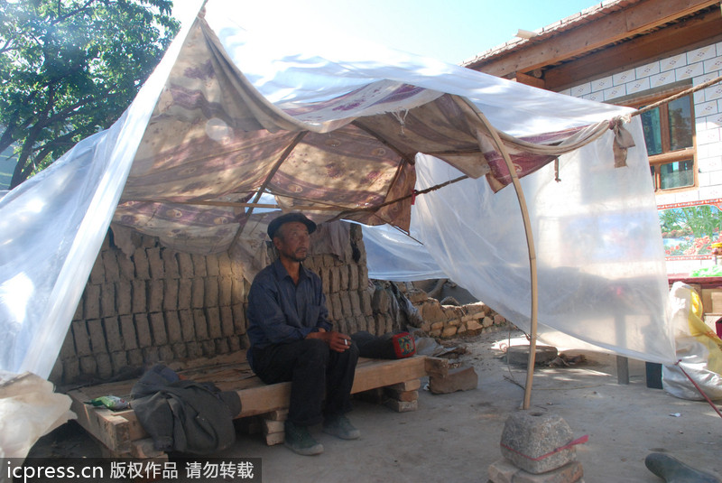 甘肅定西岷縣隨固村受災(zāi)嚴(yán)重 受傷村民轉(zhuǎn)運(yùn)蘭州醫(yī)院