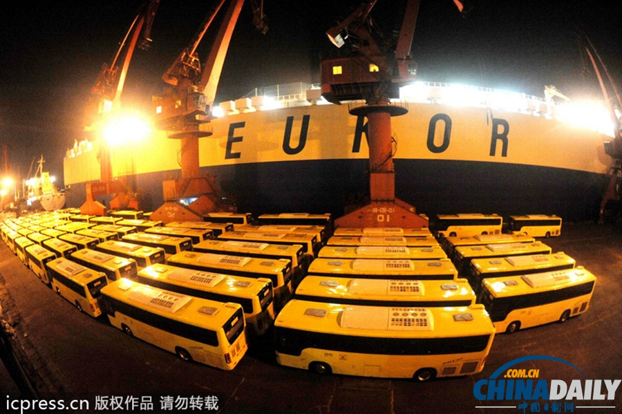 350輛國產豪華客車從連云港口岸出口沙特