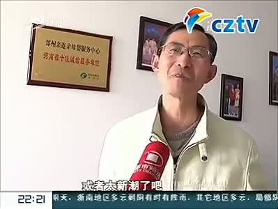 80后小伙當職業(yè)催乳 女子被催乳時表情夸張(組圖)