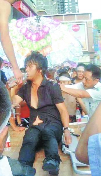 武漢“詐尸”小販復(fù)活照曝光 專(zhuān)家建議從重處罰(圖)