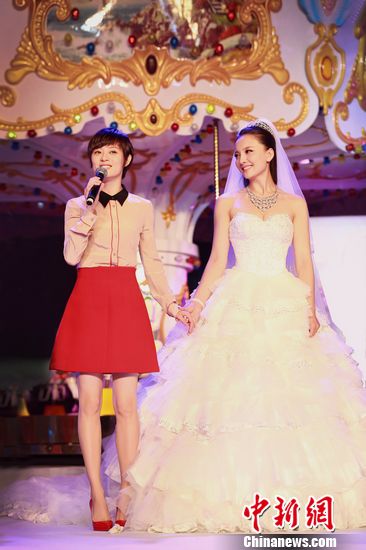 “槿汐姑姑”孫茜大婚 《甄嬛傳》劇組重聚