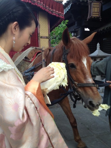 “蘭陵王”馮紹峰林依晨幕后賣萌耍帥 吻戲曝光