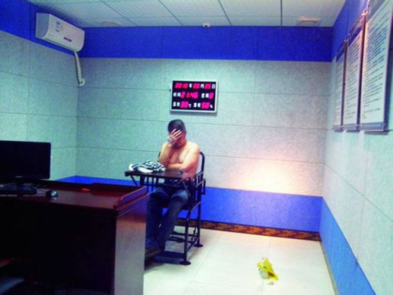 組圖：江西一官員酒后駕車撞死4人 赤膊受審