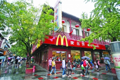 首個拿到南京戶口的麥當勞大叔搬走了