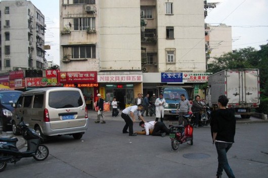 上海中介爭搶房源互毆 打斗持續(xù)十來分鐘