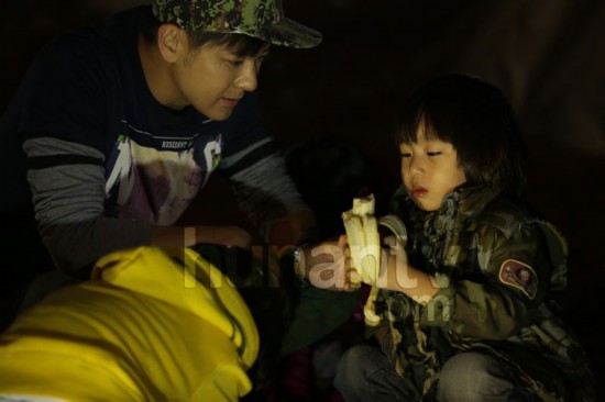 《爸爸去哪兒》第三集萌照曝光 Kimi沙漠辦生日篝火晚會(圖組)