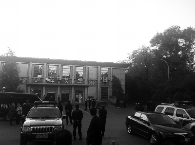 不明黑箱現北大 警方現場急排查無異常