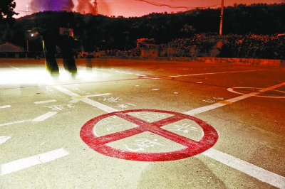 不滿鄰居跳舞音樂太吵 一住戶鳴槍放藏獒驅散跳舞者