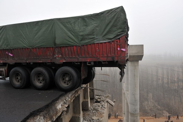 河南連霍大橋垮塌致10死 9個月未公布處理結(jié)果