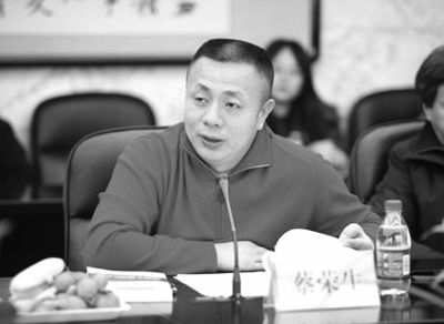 人民大學(xué)招生處處長(zhǎng)曾獲通風(fēng)報(bào)信試圖外逃 被海關(guān)截獲