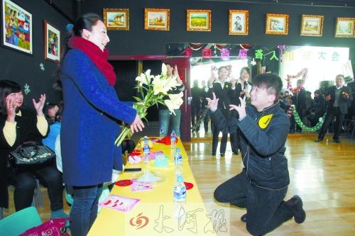 鄭州舉行聾人相親大會 50名聾人結無聲緣分(圖)