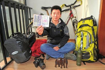 90后中國小伙5萬元騎遍18國 曾靠洗尿布賺錢住旅館