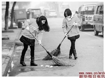 浙江武義公務(wù)員上崗先當(dāng)環(huán)衛(wèi)工:3點(diǎn)半起床