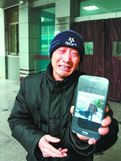 公交車上搶座位引沖突 26歲準(zhǔn)爸爸倒地身亡