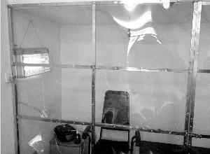 22歲小伙患尿毒癥 自制無菌病房在家透析/組圖