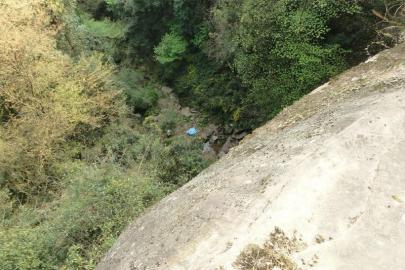 四川兩男童被扔山崖續 村民稱嫌犯系當地一霸