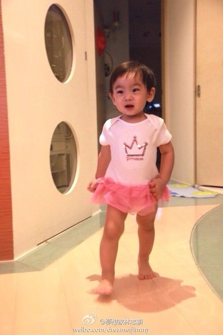 林志穎爆Kimi女裝照 小小志被爹坑怒斥：一點都不酷