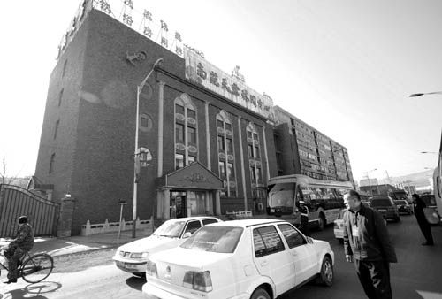 山西陽泉巡警隊(duì)長涉黑資產(chǎn)過億 45人被起訴(圖)