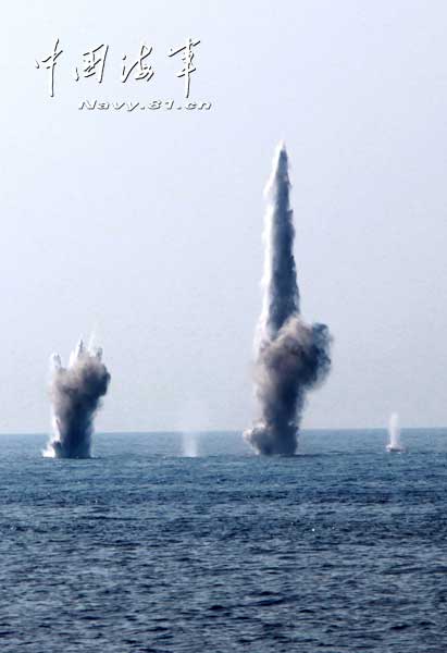 高清：中國海軍亮劍南海 各式武器開火猛攻
