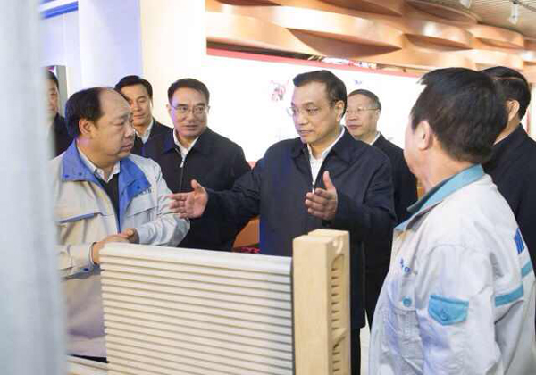 李克強(qiáng)考察沈陽(yáng)企業(yè):關(guān)心治霾技術(shù) 建議給科技人員股權(quán)