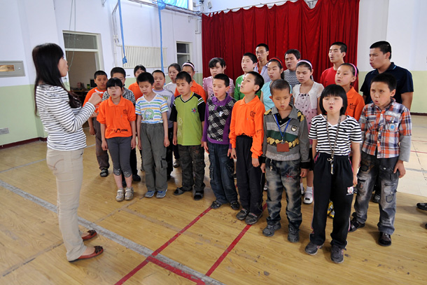 盲童展才藝 歡喜迎“六一”