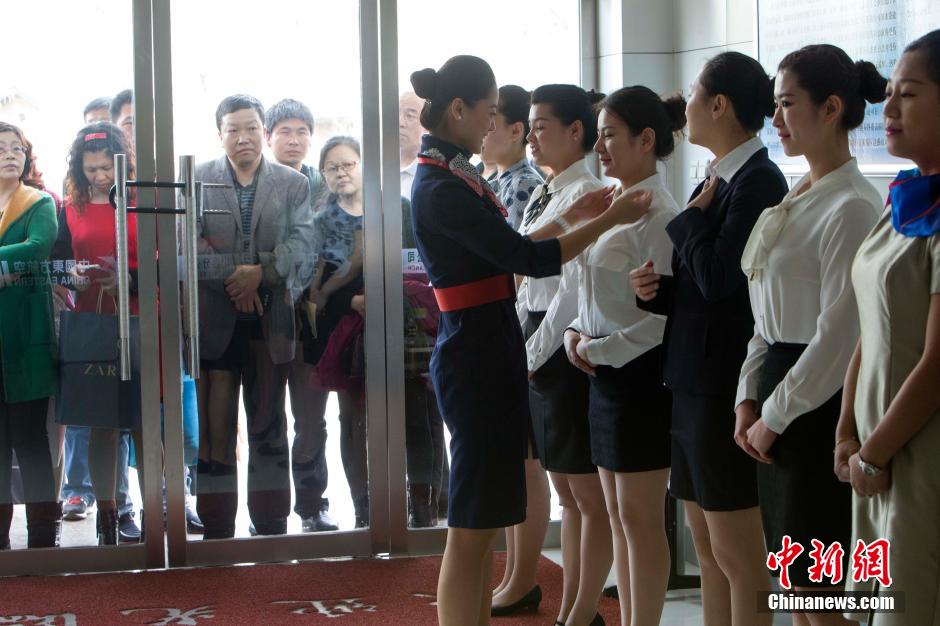東航在山西招聘空乘 美女帥哥云集