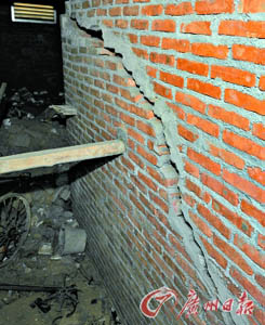 深圳地鐵工地旁住宅多裂縫 業主稱發現樓歪