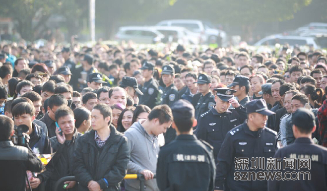 姚貝娜追悼會舉行 歌迷六點起床為“送最后一程”